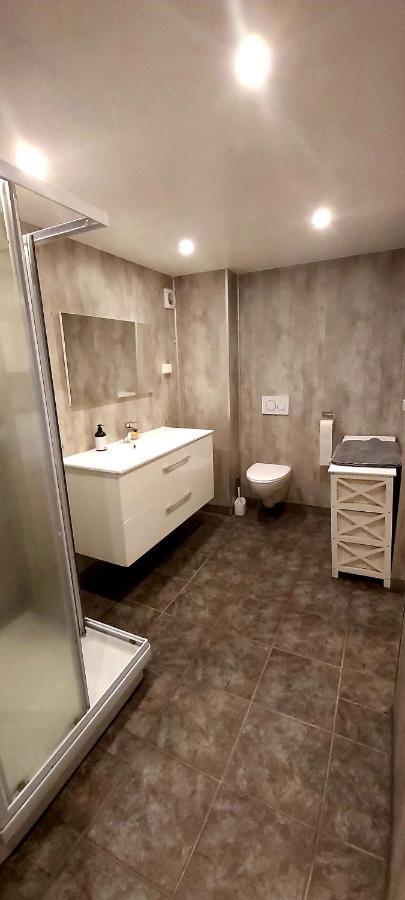 Aurora Rooms In Shared Apartment Nr1 We Are Doing Privet Northen Light Trip, Reindeer Trip And Sommaroy Fjord Trip 特罗姆瑟 外观 照片